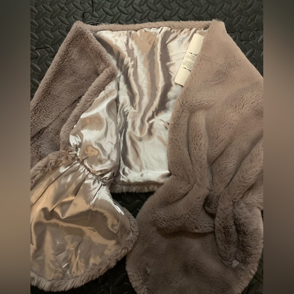 Bridal wrap shaul - soft gray - Picture 5 of 8